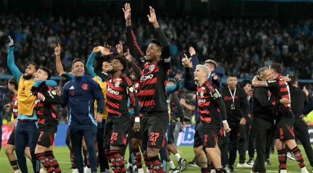 Flamengo resiste à pressão do Racing, segura empate e é finalista da Libertadores