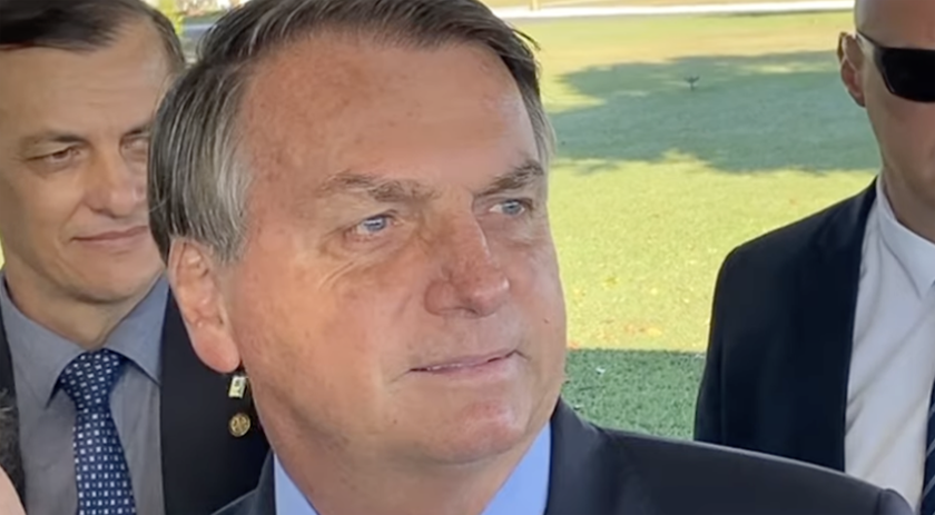 “Para quem não está contente comigo, tem Lula em 2022”, diz Bolsonaro