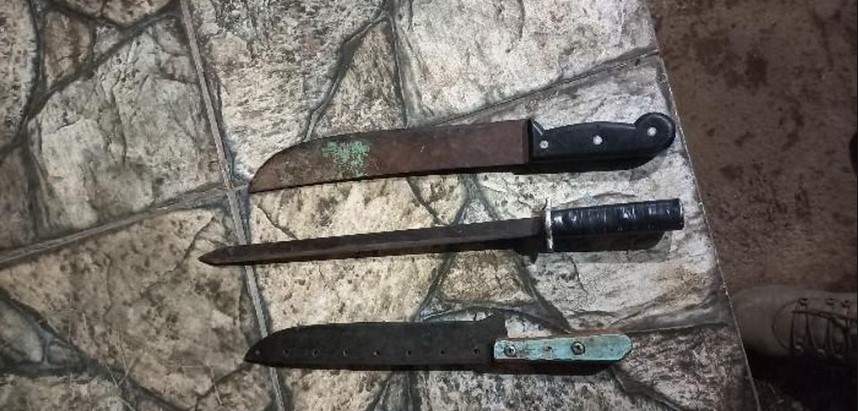 Homem ameaça mulher com facão e é denunciado