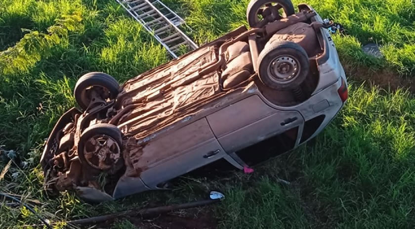Veículo sai da pista e capota na SC 160