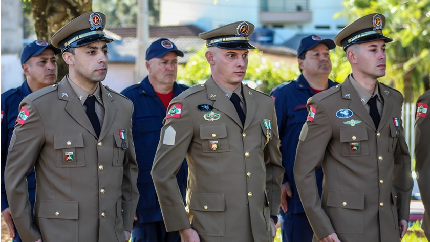 Em solenidade conjunta, PM e Bombeiros realizam atos de promoção e passagem para Reserva Remunerada