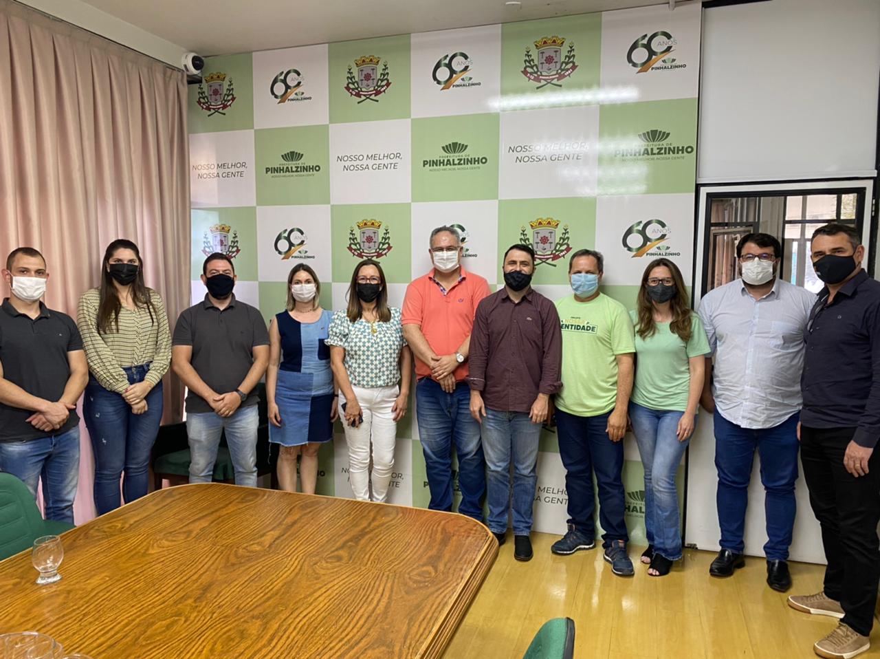Acismo integra comitiva para conhecer ações de desburocratização adotadas em Pinhalzinho