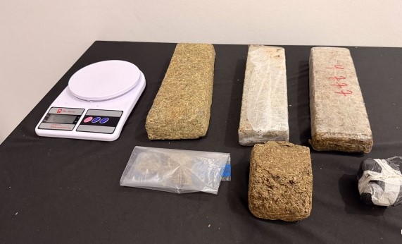 Suspeito tenta fugir da PM, mas é capturado com mais de 2,6 kg de maconha
