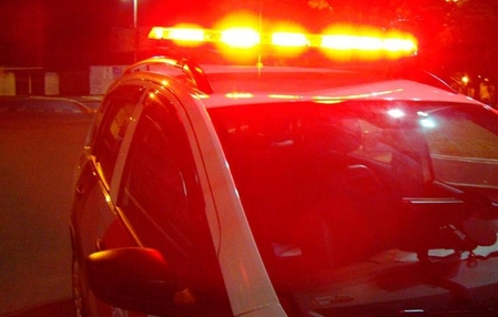 Adolescente bate na própria mãe e ataca padrasto com faca ao ser confrontado no Oeste