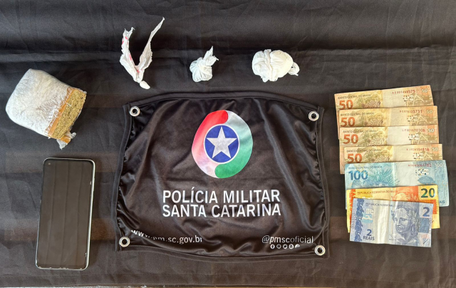 Em ação da PM, mulher é presa por tráfico de drogas