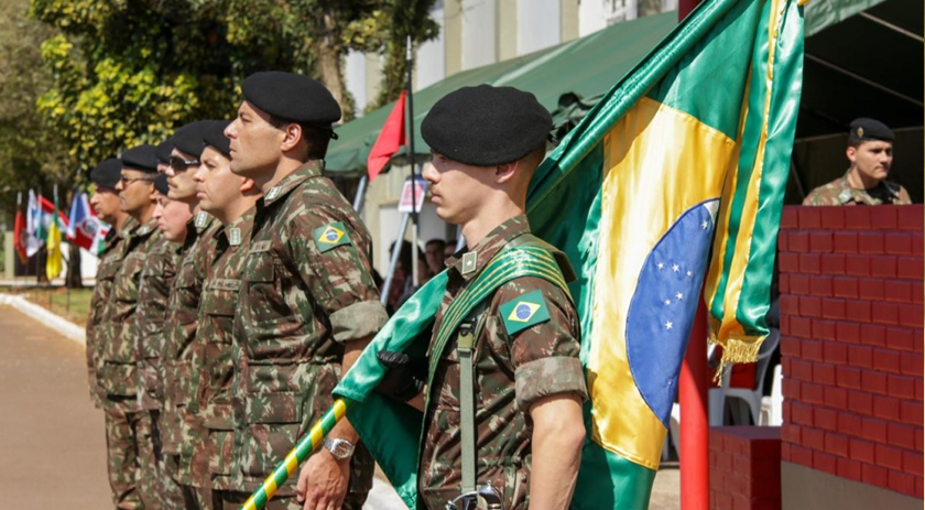 14º RCMec realiza formatura em homenagem aos seus 180 anos de existência