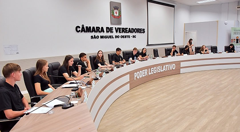 Na última sessão do ano, vereadores mirins aprovam projetos de lei