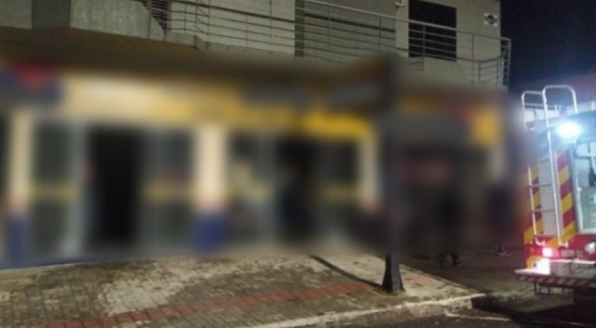 Loja de roupas pega fogo após instalação de computadores em Xaxim