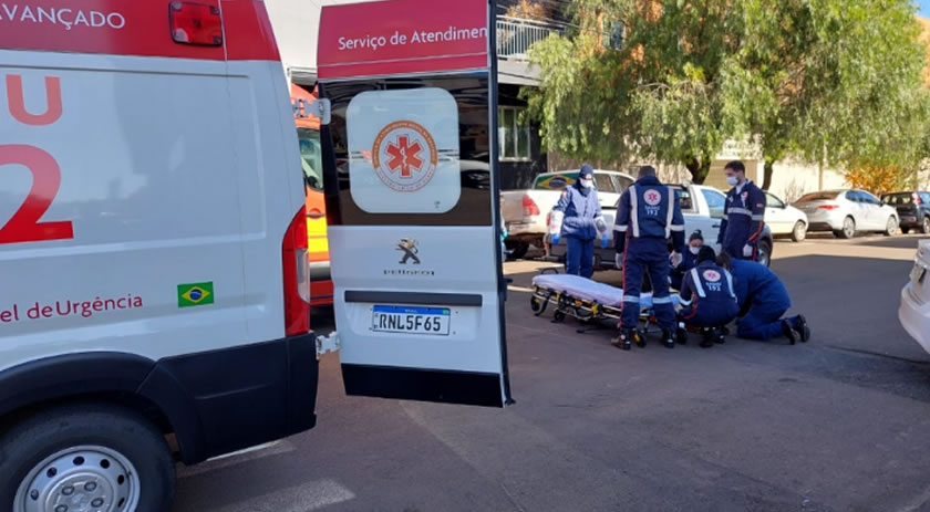 Mulher vai parar no hospital após atropelamento no centro