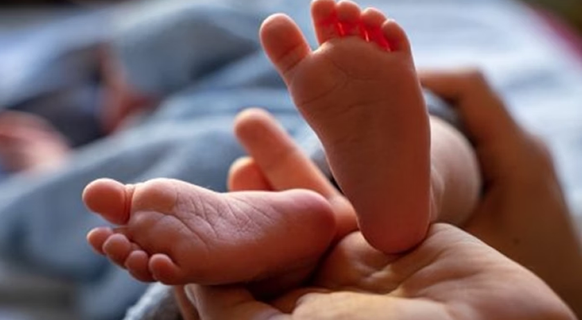 Bebê é deixado em boca de fumo como garantia de dívida de R$ 150, segundo tios