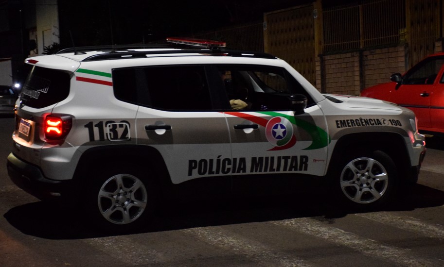 Homem é preso por mandado de prisão por furto, receptação e violação de domicílio