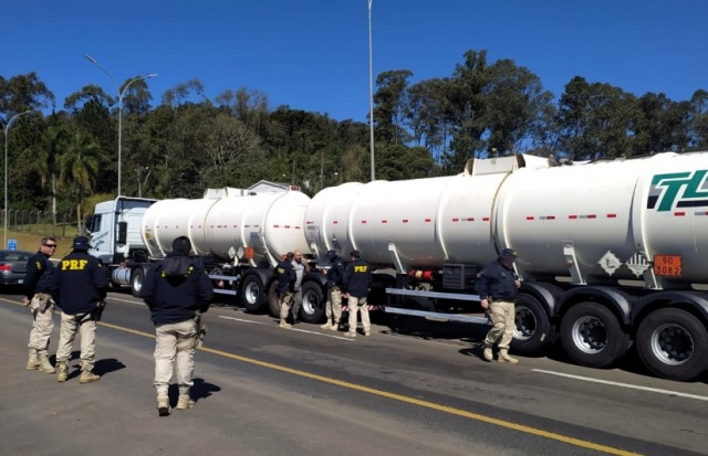 PRF realiza capacitação de fiscalização de transporte de produtos perigosos para policiais do Oeste de SC