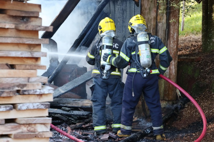 Incêndio destrói galpão no interior do município