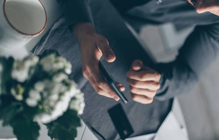 Ligações mudas escondem golpe com clonagem de voz, alerta polícia de SC