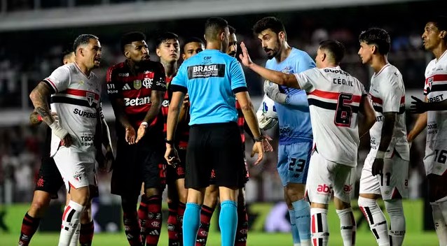 Em jogo agitado, São Paulo e Flamengo empatam na Vila Belmiro
