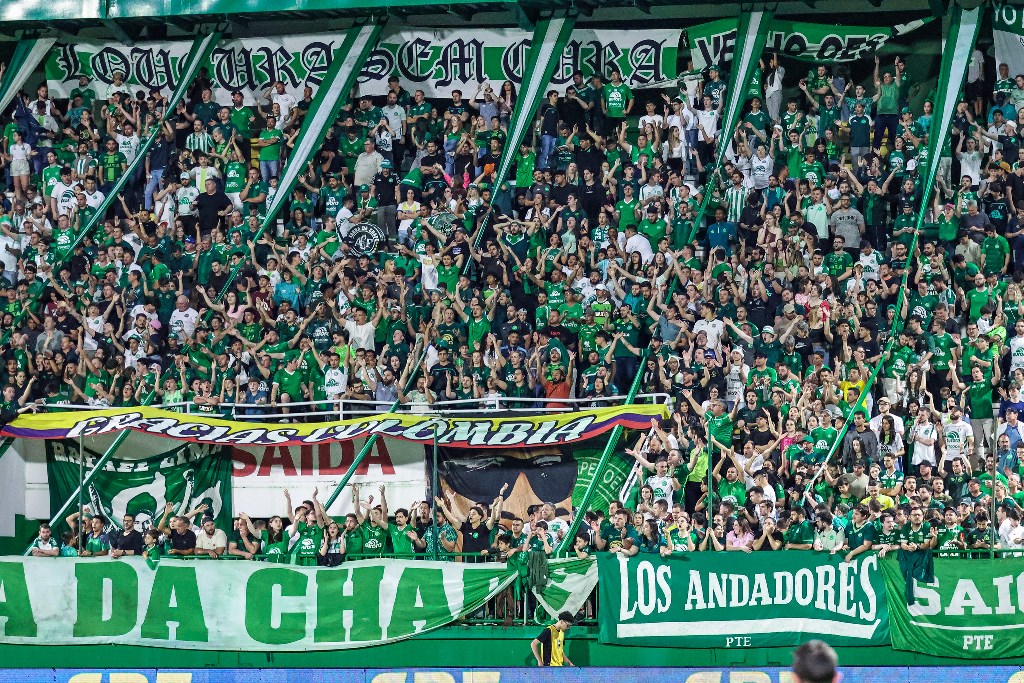 Chape faz promoção de ingresso para jogo que pode recolocar clube na Série A