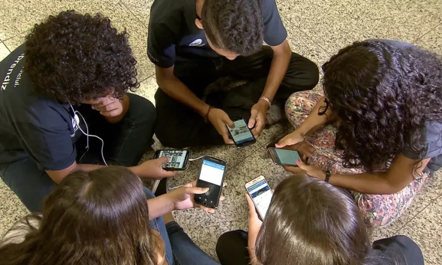 Sem celular, vídeo explícito e mais: as novas regras da volta às aulas em Santa Catarina