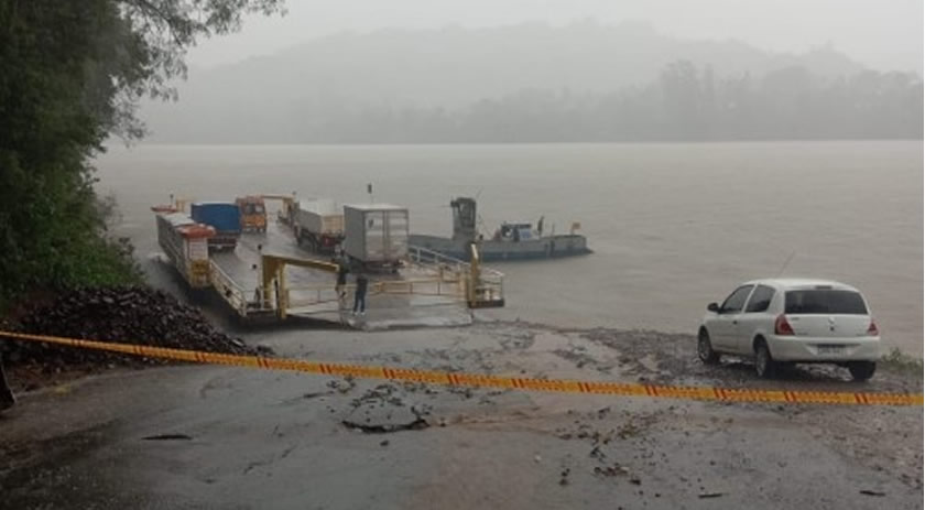 Motorista morre após veículo cair no Rio Uruguai em Itapiranga