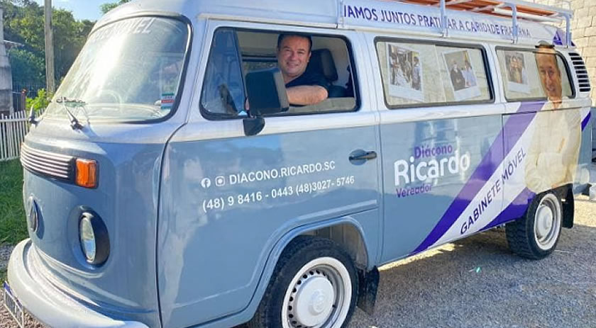 Kombi vira "gabinete móvel" de vereador
