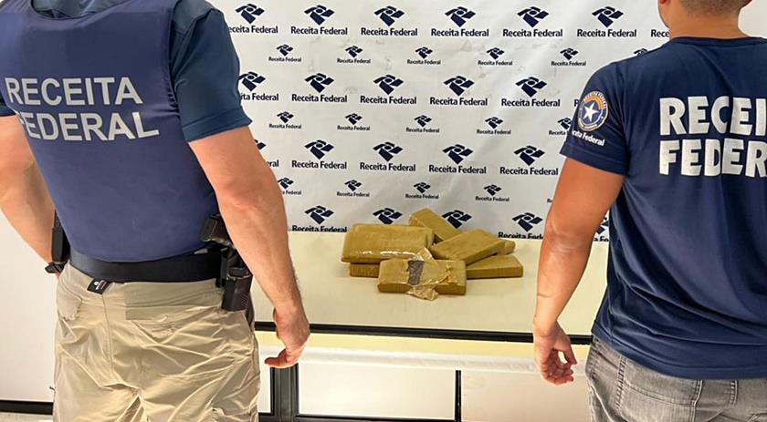 Receita Federal apreende mais de 7,5kg de maconha