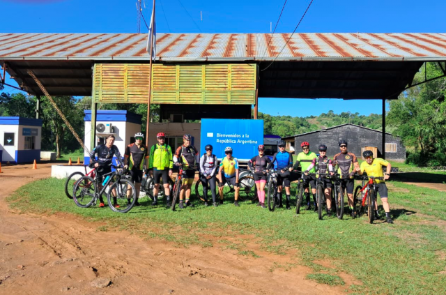 Grupo de ciclistas inicia travessia de São Miguel do Oeste ao Paraguai
