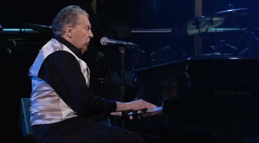 Morre Jerry Lee Lewis, pioneiro do rock and roll, aos 87 anos