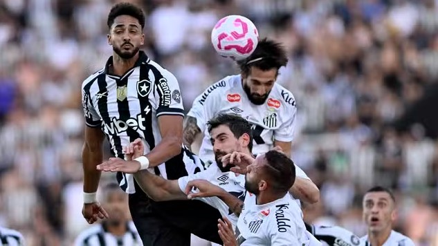 Botafogo fica à frente duas vezes, mas Santos busca empate no Nilton Santos