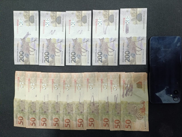 PM flagra homem com R$ 1,5 mil em notas falsas perto de Palmitos