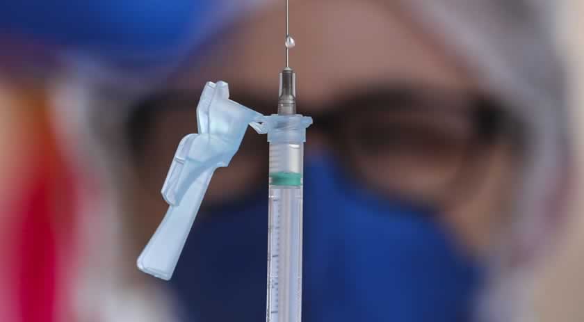 Terceira dose da vacina será aplicada a partir de setembro