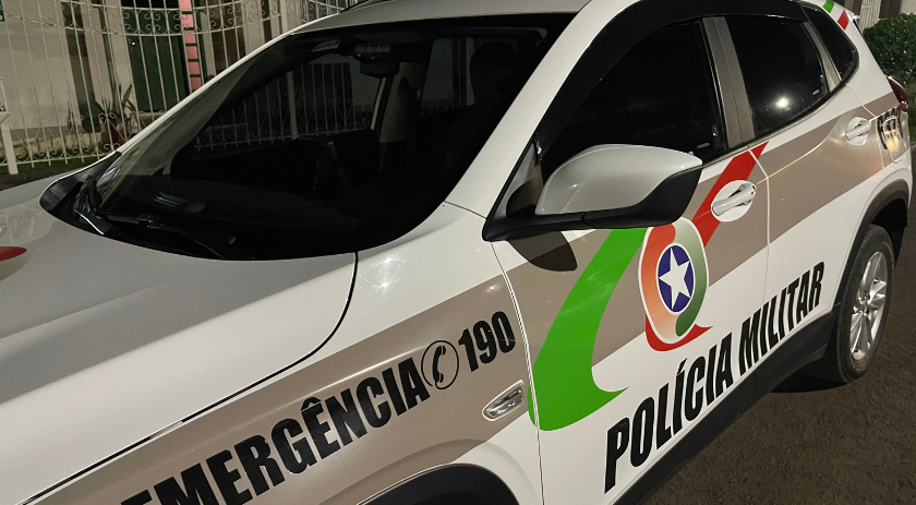 Homem embriagado é detido após furtar bolsa da ex-companheira