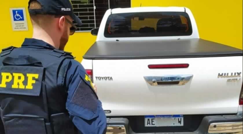 Caminhonete argentina é flagrada com placas ilegíveis na BR-282
