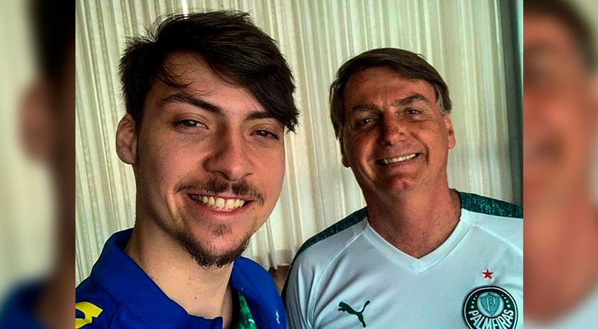 "Filho 04" faz tatuagem em homenagem a Bolsonaro e surpreende web