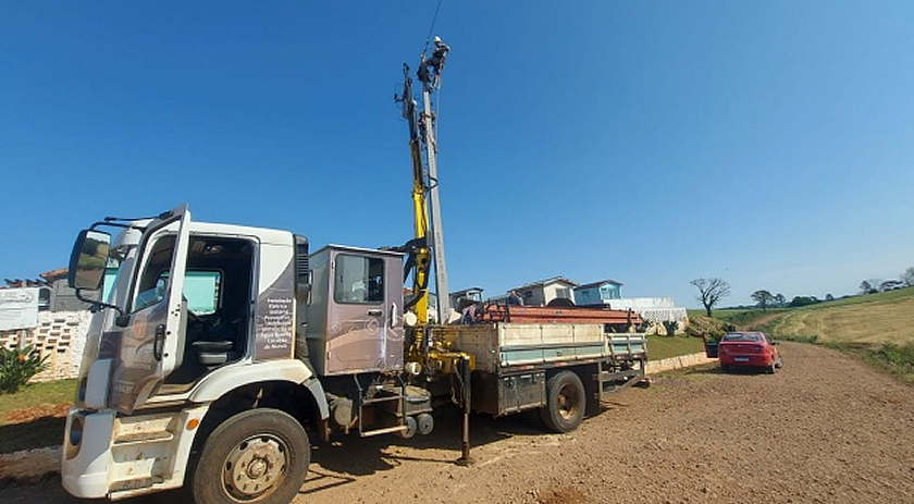 Concluída rede de energia para o cemitério municipal