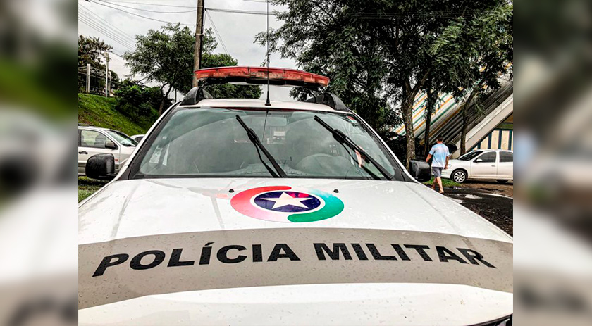 Homem é assassinado com mais de dez tiros à luz do dia em praia de SC