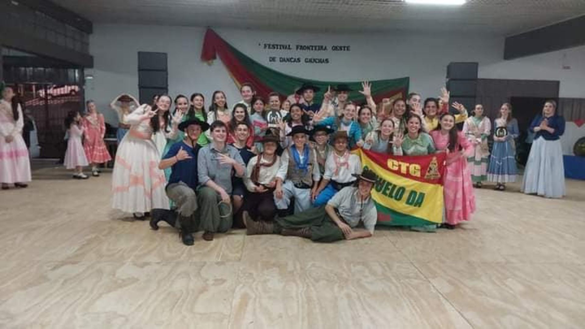 CTG Sinuelo da Fronteira é campeão do Festival Fronteira Oeste de Danças Gaúchas