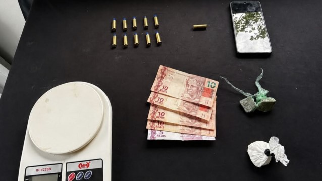 Homem é preso com cocaína, maconha e munições durante abordagem