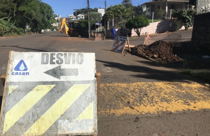CASAN está trabalhando em obras de ampliação da rede de esgoto