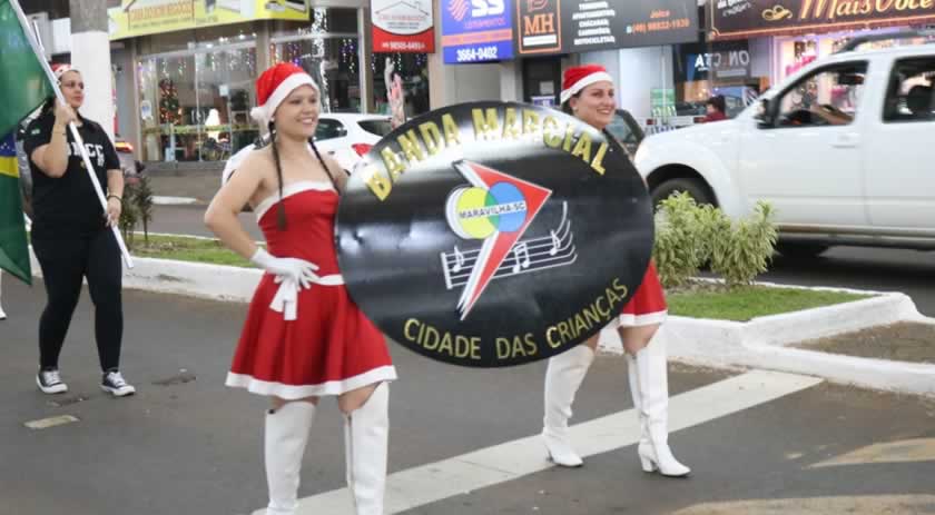 CDL e AE realizam desfile especial de Natal