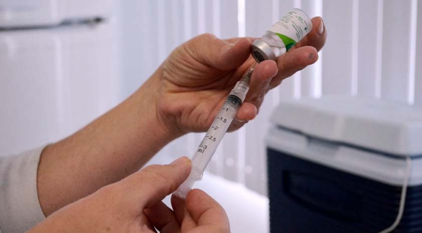 Mais de 55% da população alvo não se vacinou contra gripe em SC