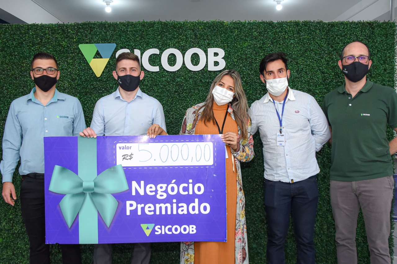 Com R$ 3,20 por mês associada do Sicoob São Miguel recebe prêmio de R$ 5 mil