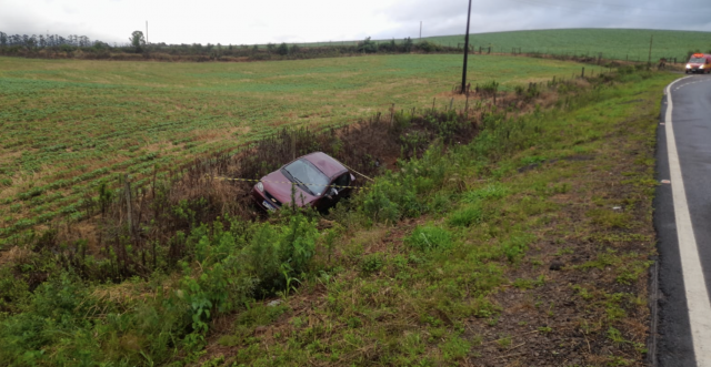 Casal sai da pista na SC-305; ninguém ficou gravemente ferido