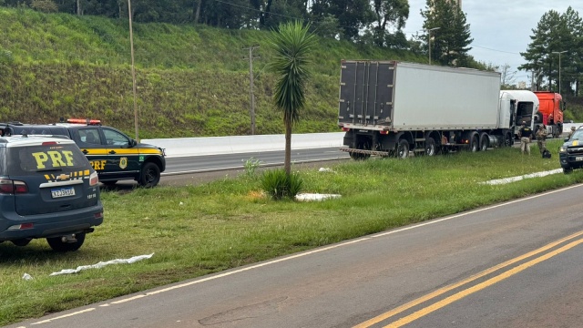 Caminhoneiro é flagrado dirigindo sob efeito de anfetamina