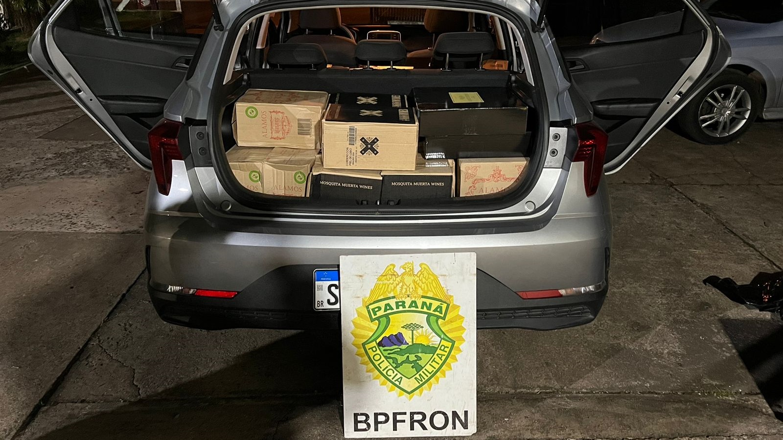 BPFRON apreende veículo carregado com vinho em Barracão