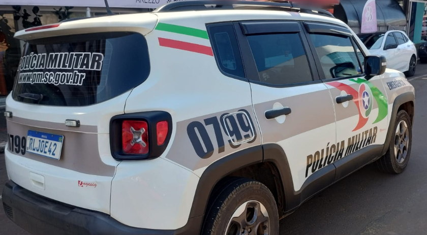 Mulher é ameaçada por homem em frente a escritório no centro da cidade