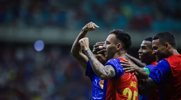 Bahia domina o Grêmio, goleia com tranquilidade e mantém perseguição ao G-4