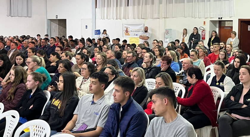 Palestra com suicidólogo aborda prevenção e valorização da vida