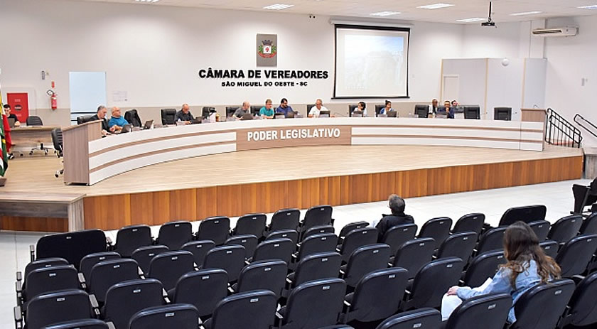 Câmara rejeita vetos do prefeito a projetos que alteram Plano Diretor e tratam de doação de área em parcelamento do solo