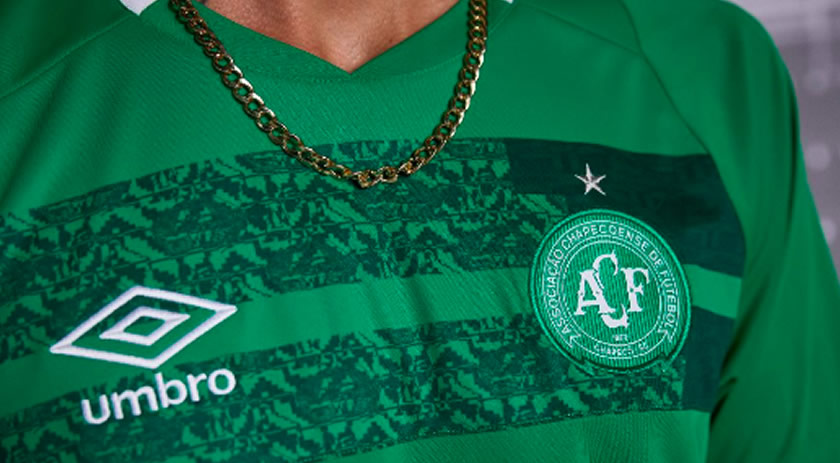 Umbro e Chapecoense lançam novos uniformes com homenagem à Arena Condá