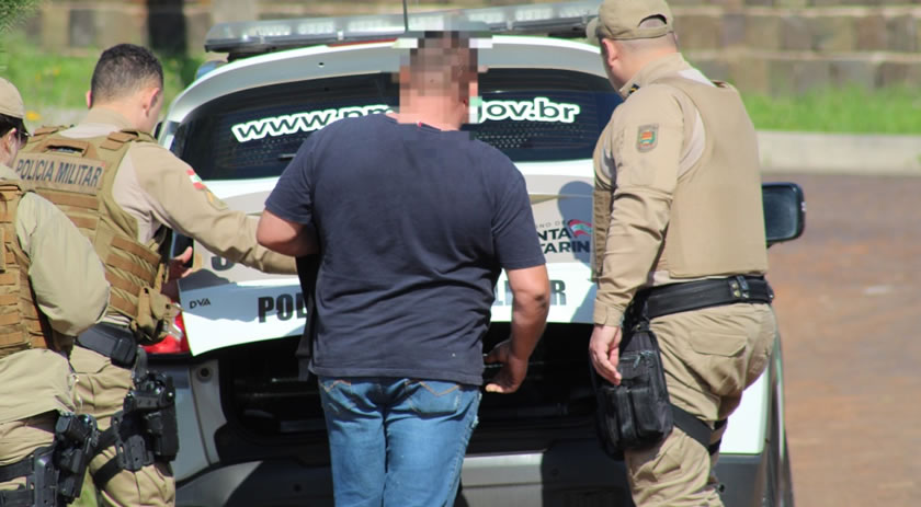 Camionete que atropelou homem é localizada e motorista vai preso