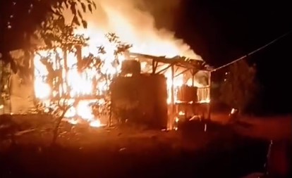 Incêndio destrói residência, não há feridos